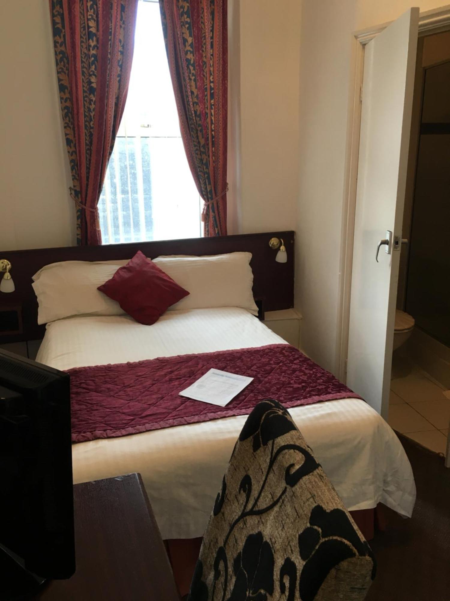 Waverley Hotel