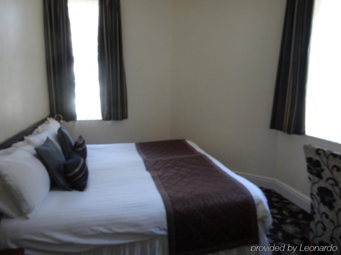 Waverley Hotel 3*