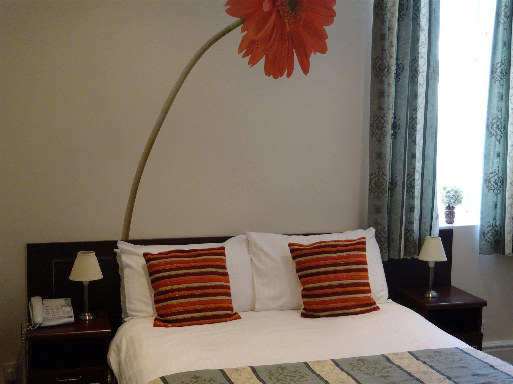 Waverley Hotel